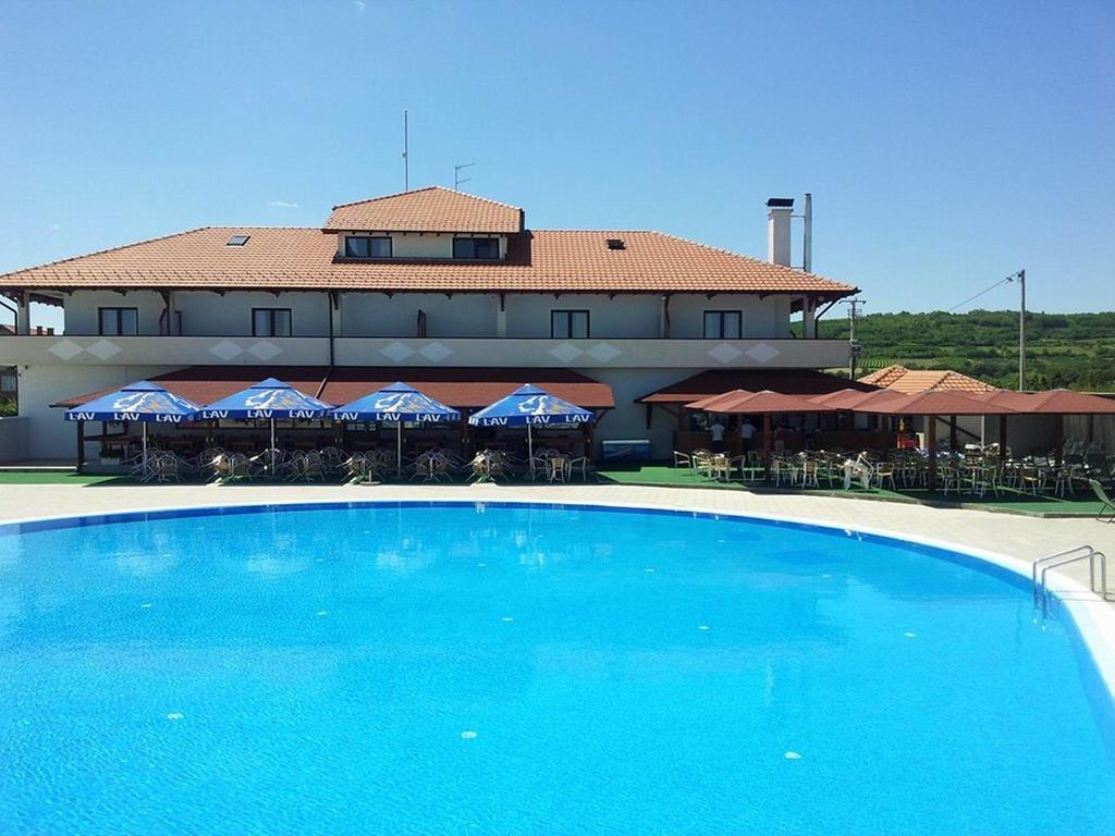 Hotel Bazeni Baikal Topola Exterior foto